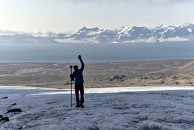 Geolocation measurements of GPR survey profiles with GPS equipment, Irenebreen glacier, Svalbard. 