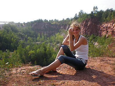 Foto no personīgā arhīva. Daiga Reģionālajā lauka kursā Polijā bakalaura studiju laikā, 2007 .gada vasara.